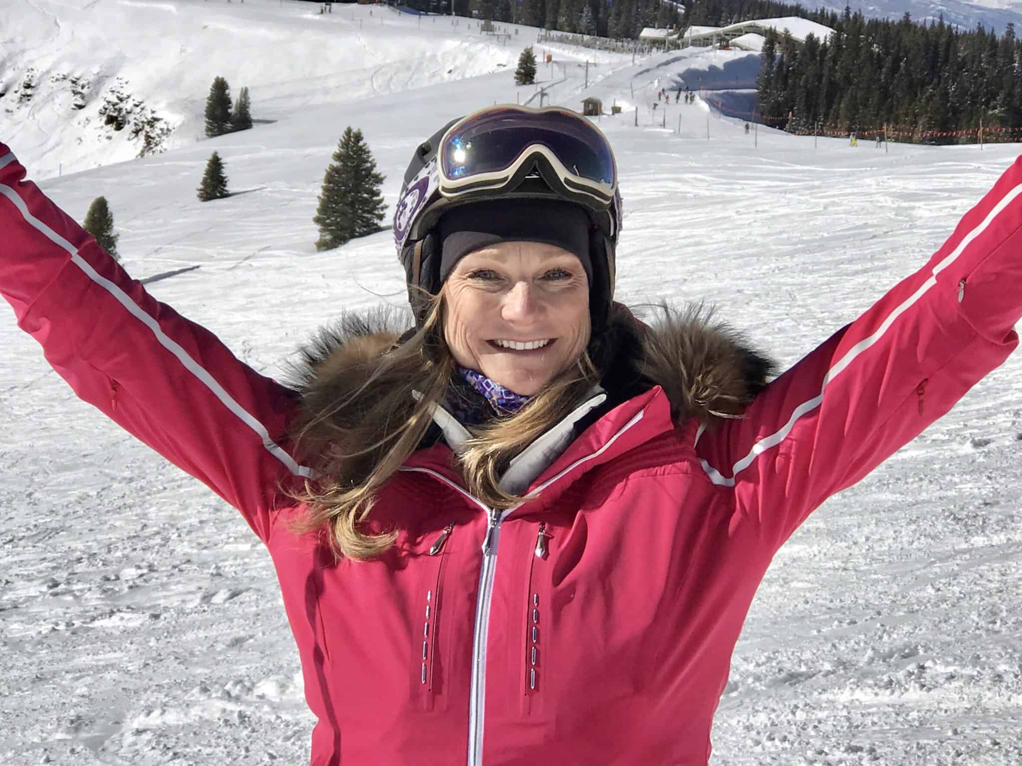 Best Women's Ski Clothes & Cute Ski Outfits [UPDATED 2023]