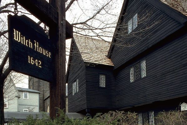 Halloween travel_Salem witch house