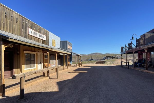 Tombstone Monument Ranch - Old West style Arizona dude ranch with horses